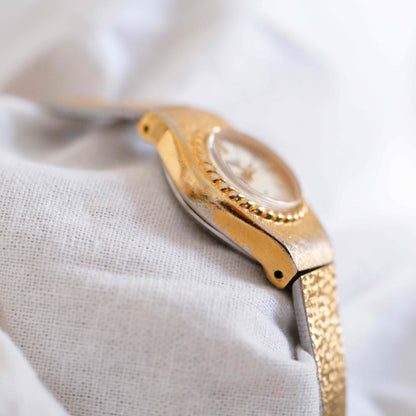 Citizen Cocktail Watch: Vintage 70s Ladies Golden Dainty with Light Gold Dial