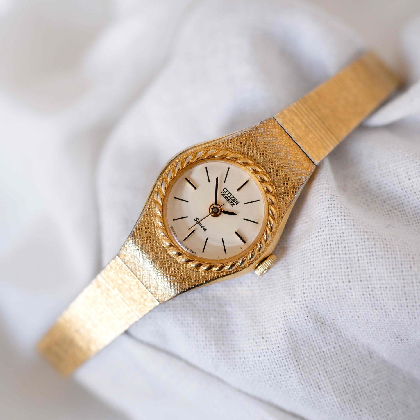 Citizen Cocktail Watch: Vintage 70s Ladies Golden Dainty with Light Gold Dial