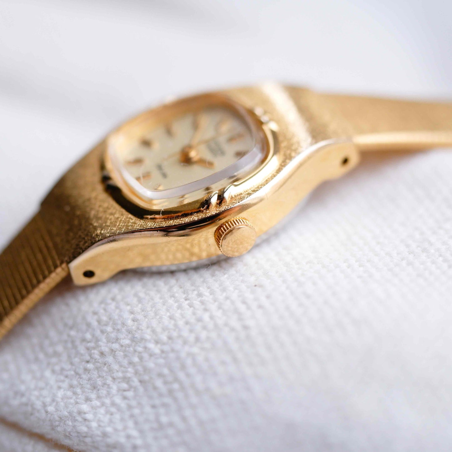 Citizen Cocktail Watch: Vintage Ladies 80s Golden Dainty with Champagne Dial