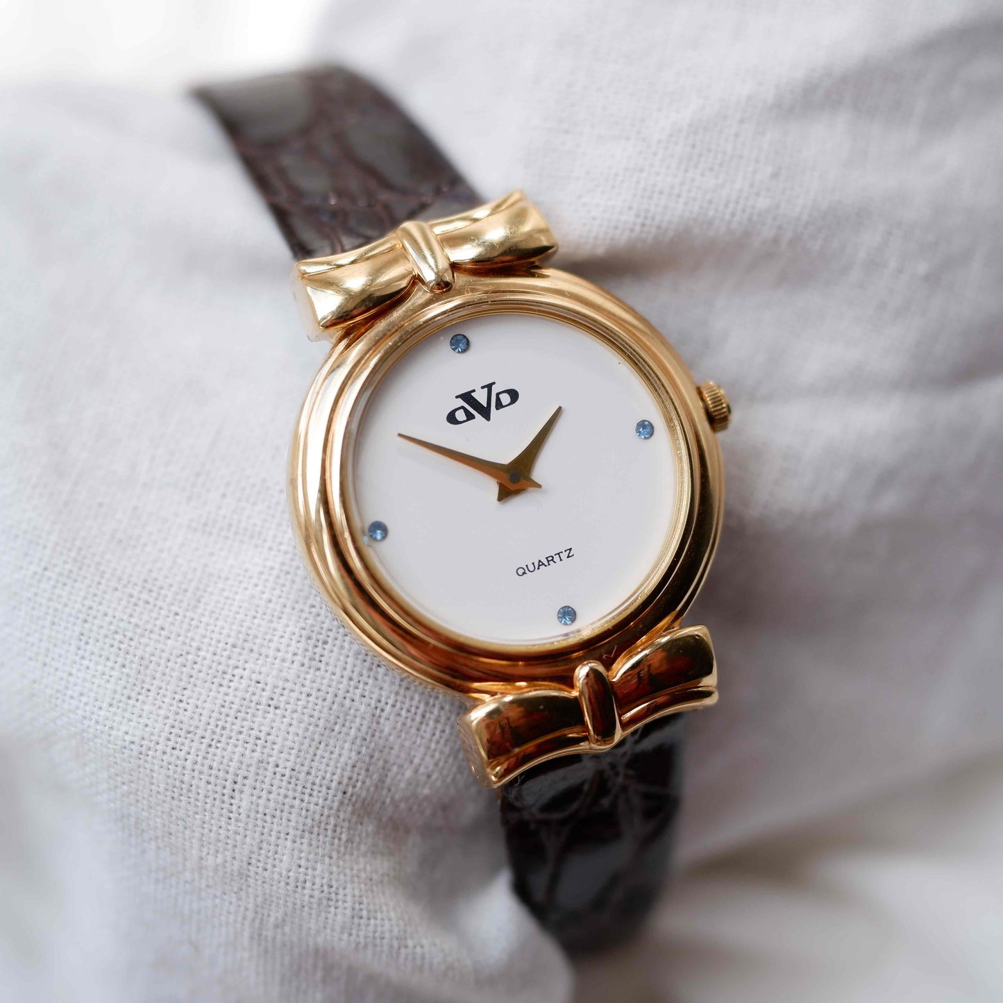 Ovo Vintage Watch: Petite Ladies Golden Watch 80s Blue Diamonds - NOS