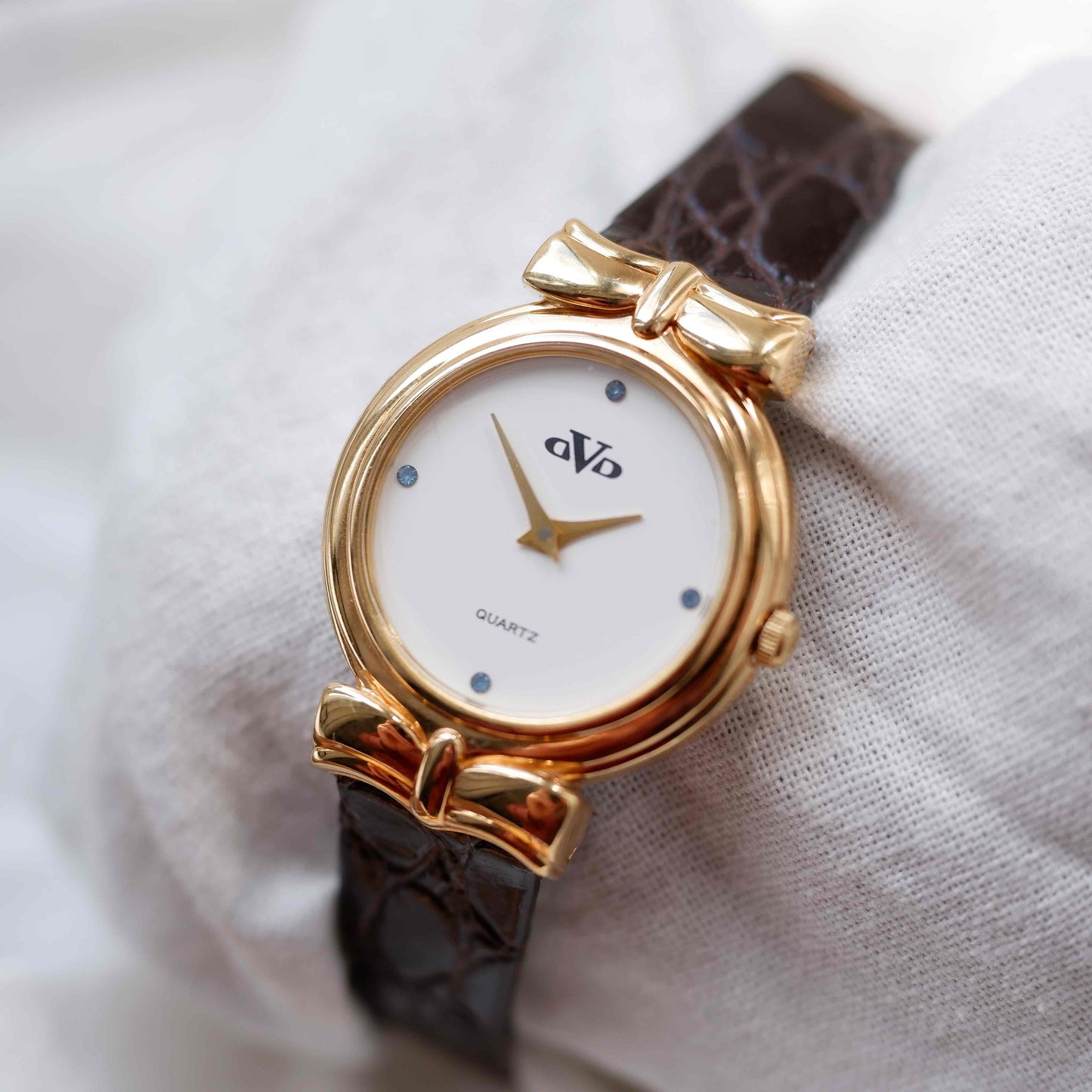 Ovo Vintage Watch: Petite Ladies Golden Watch 80s Blue Diamonds - NOS