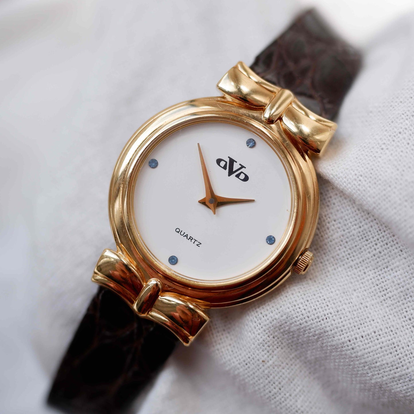 Ovo Vintage Watch: Petite Ladies Golden Watch 80s Blue Diamonds - NOS
