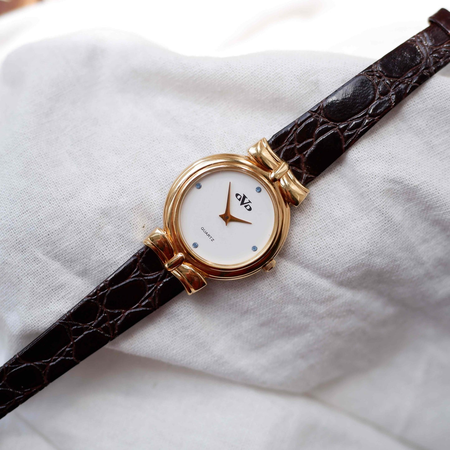 Ovo Vintage Watch: Petite Ladies Golden Watch 80s Blue Diamonds - NOS