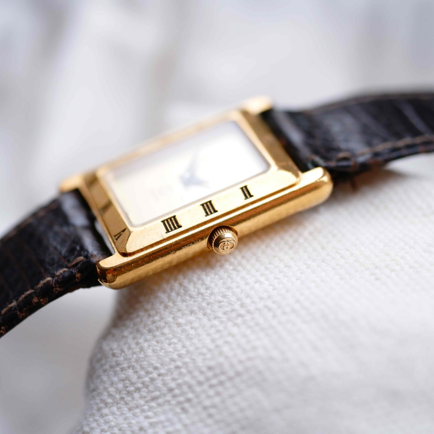 Vintage Gucci 4200L Tank: Ladies Watch: 90s Gold Champagne Dial