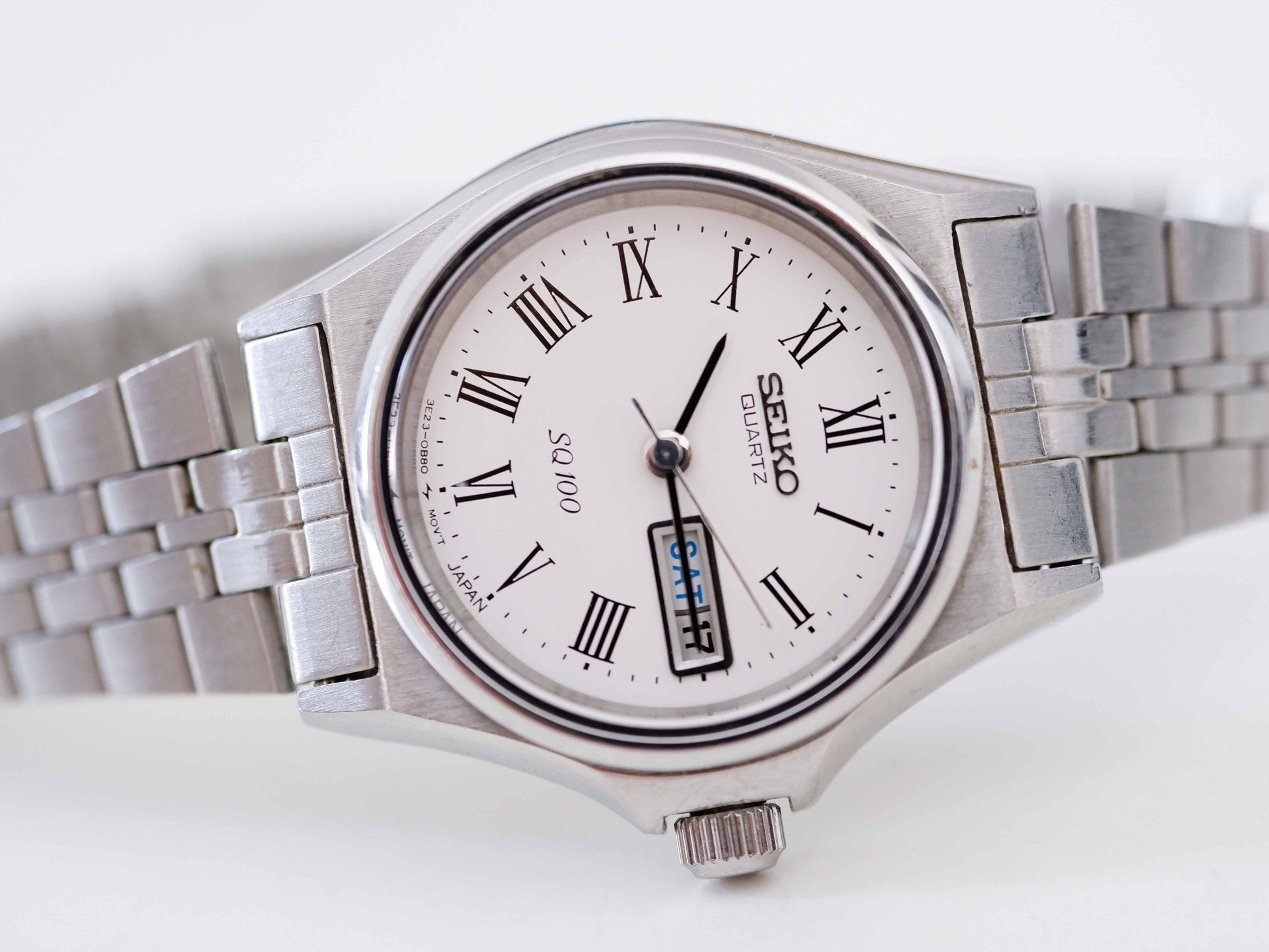 Seiko Vintage Ladies Watch: 90s Silver Diver with Classic Roman Dial, Third Front Side