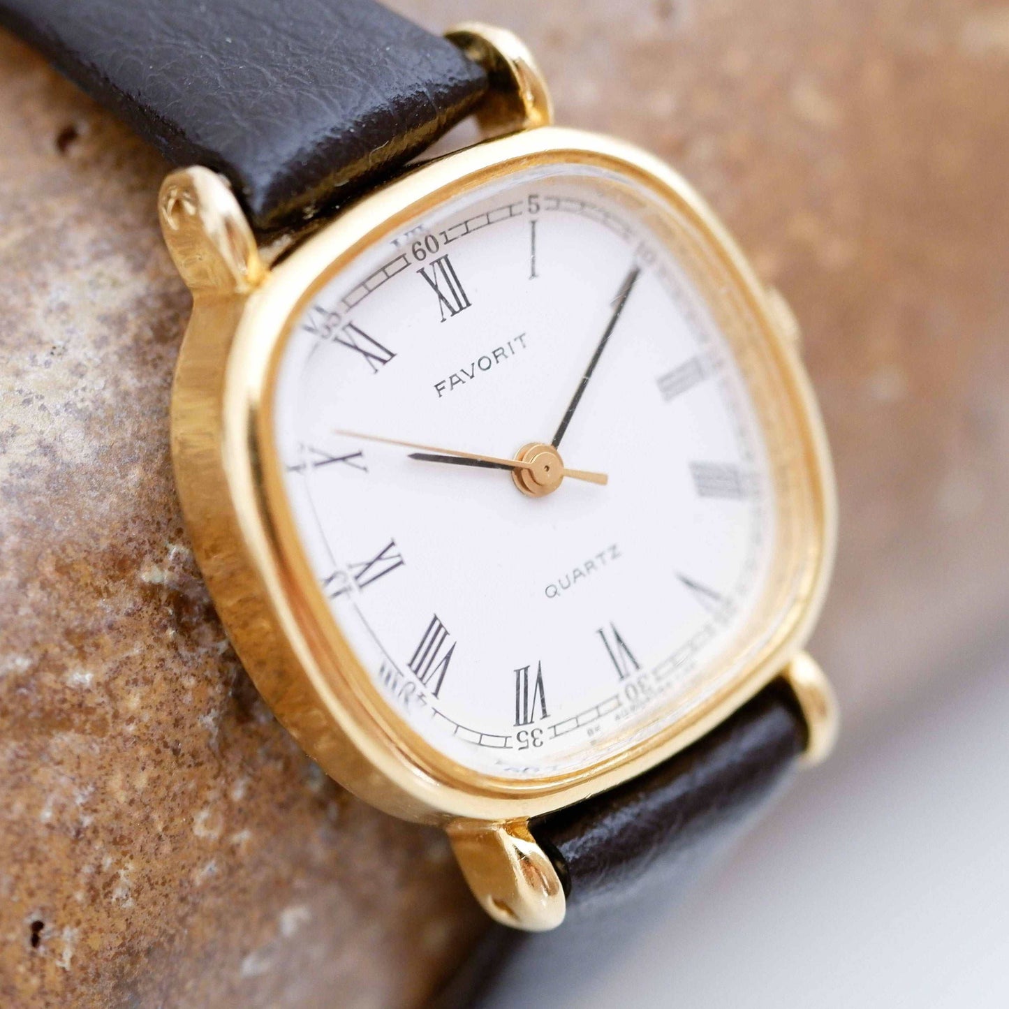 Favorit Vintage Ladies Watch: 90s Golden Elegant Square Style with Roman Numerals, Slight Left Side