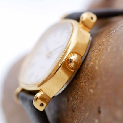 Favorit Vintage Ladies Watch: 90s Golden Elegant Square Style with Roman Numerals, Side View Right