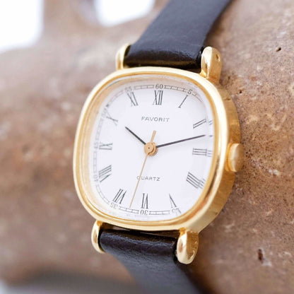 Favorit Vintage Ladies Watch: 90s Golden Elegant Square Style with Roman Numerals, Slight Right Side