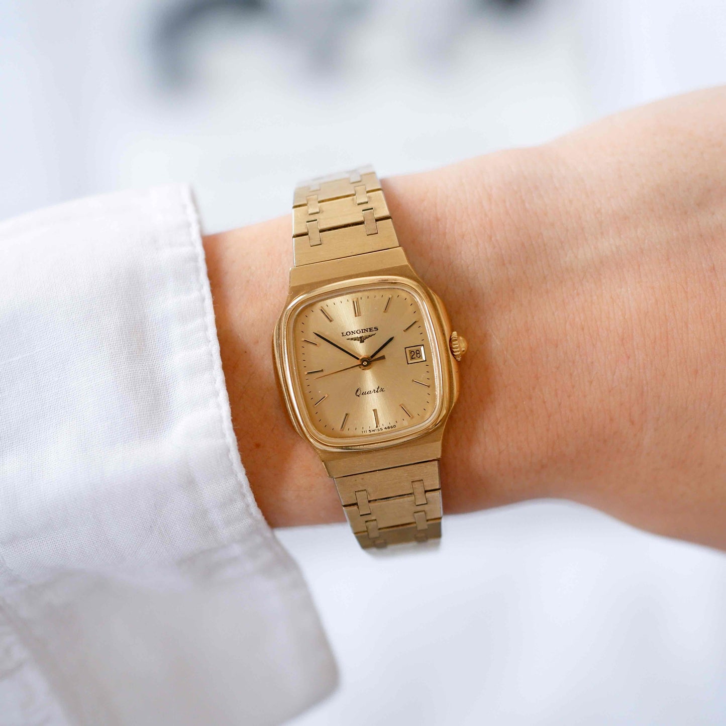 Longines Vintage Watch: Dainty Ladies 70s Golden with Champagne Sunburst Dial