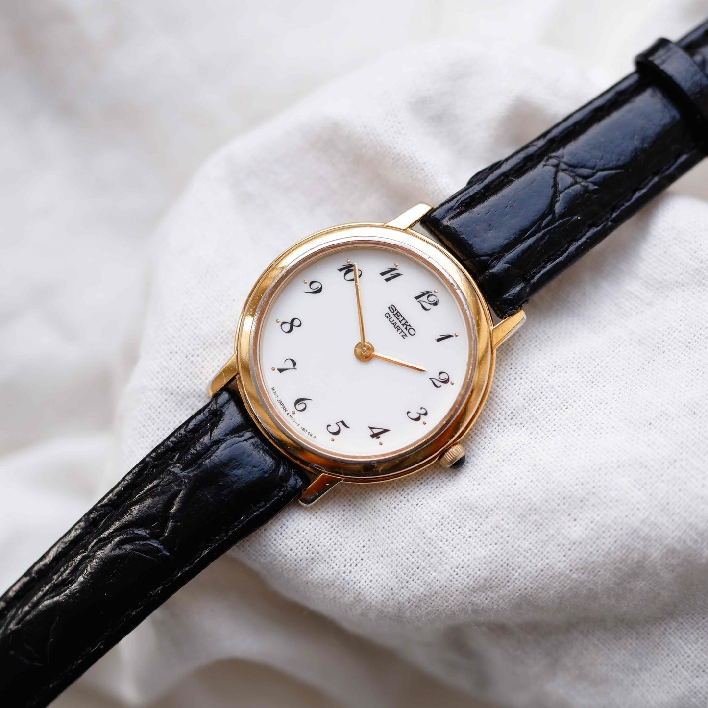 Seiko Vintage Ronde: Ladies Watch 90s Gold White Arabic Dial
