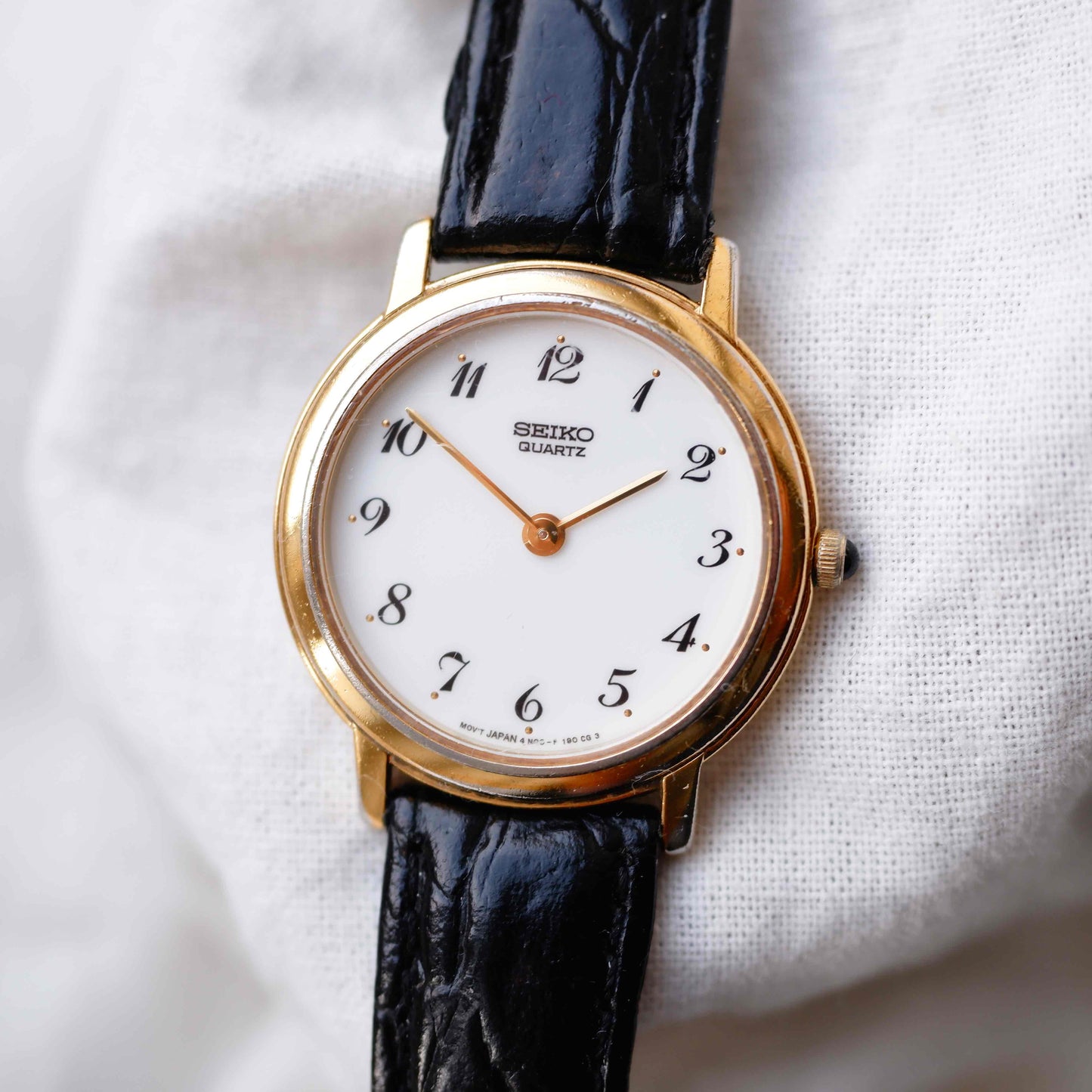 Seiko Vintage Ronde: Ladies Watch 90s Gold White Arabic Dial