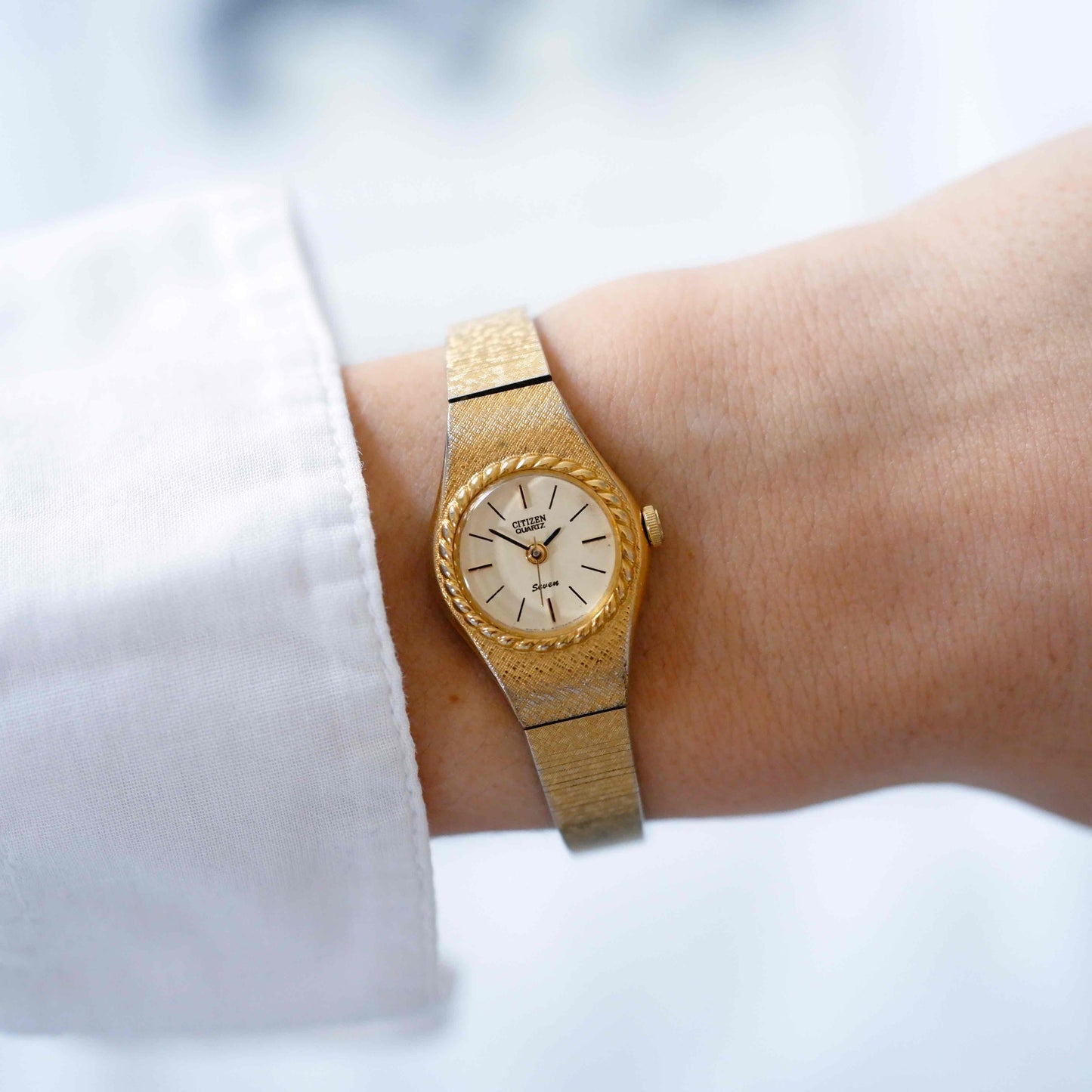 Citizen Cocktail Watch: Vintage 70s Ladies Golden Dainty with Light Gold Dial