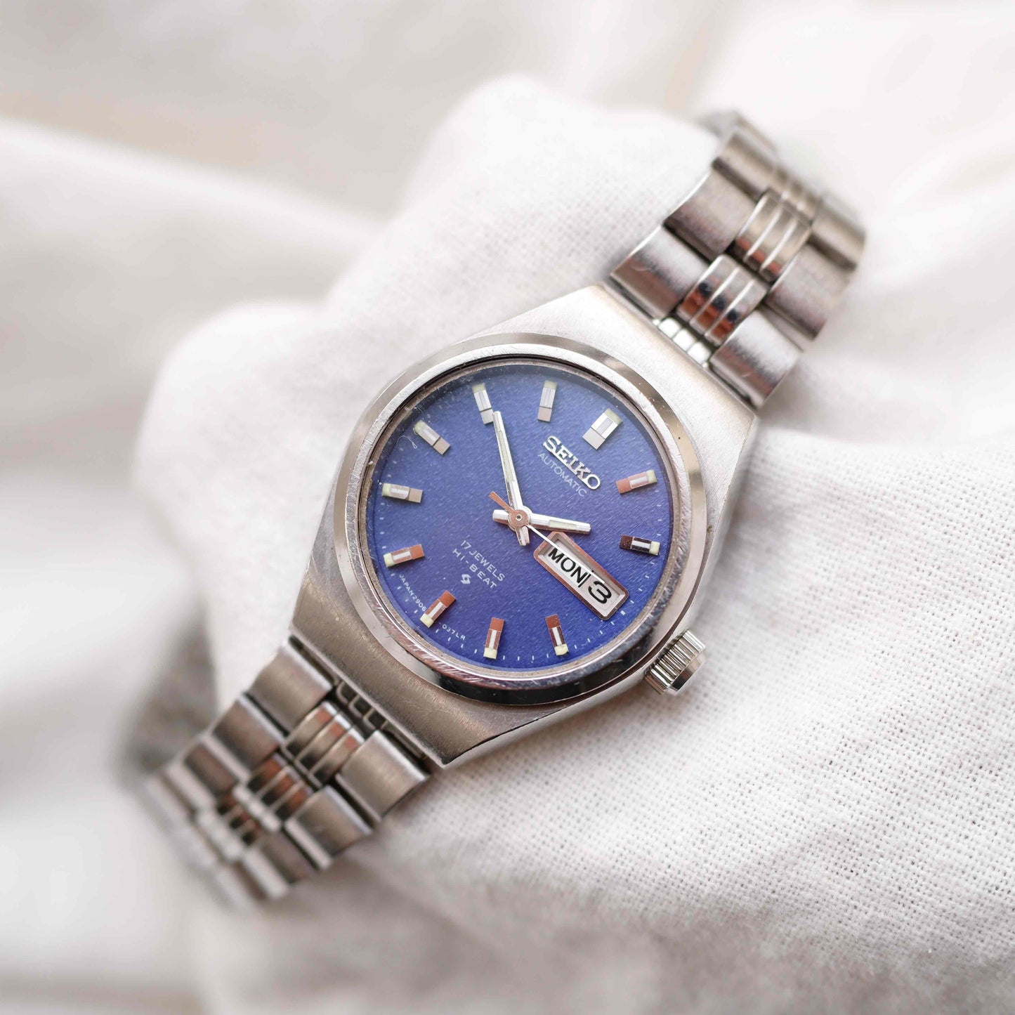 Seiko Vintage Watch: Ladies Automatic 80s Night Blue Dial