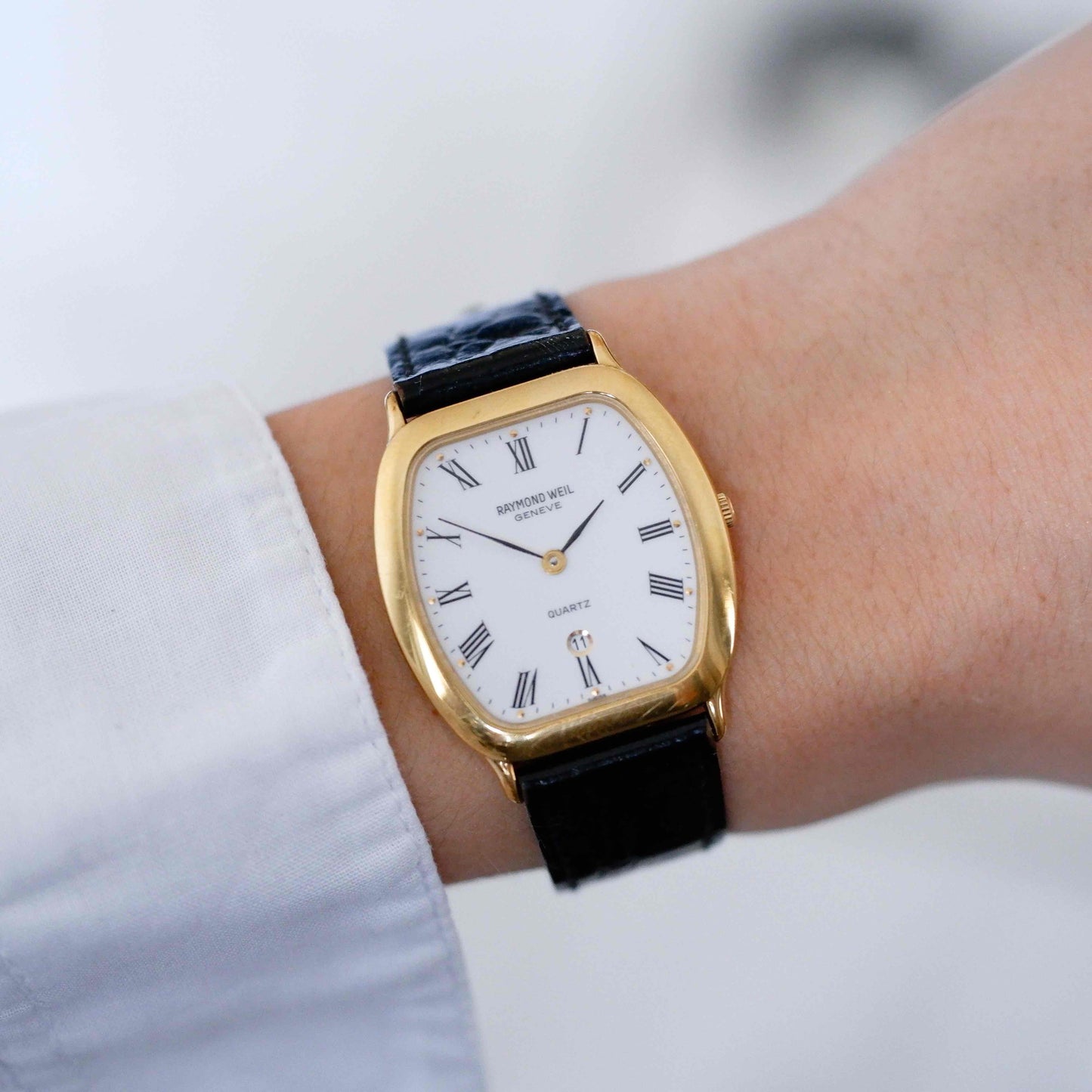 Raymond Weil Tank Style: Vintage Ladies Watch 90s Golden Roman White Dial