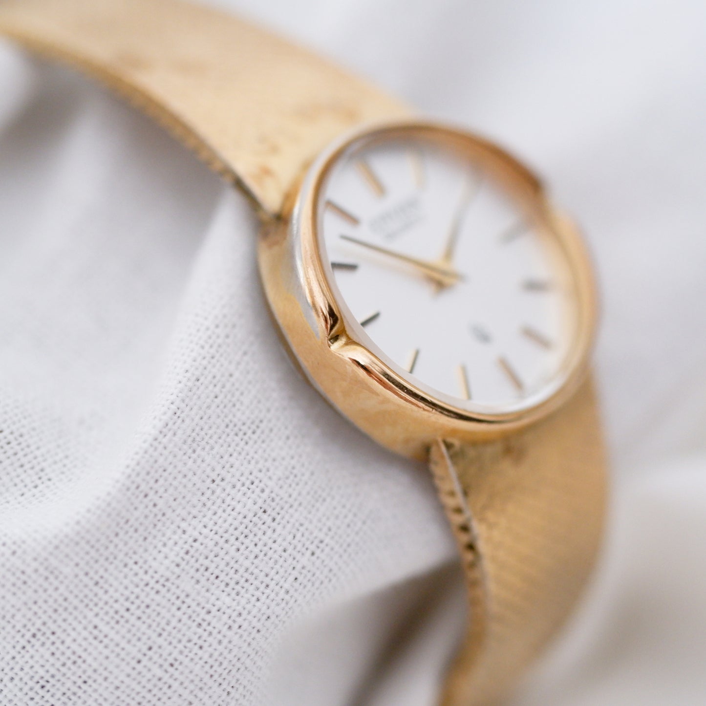 Citizen Cocktail Watch: Vintage Ladies 80s Golden Bracelet with White Dial