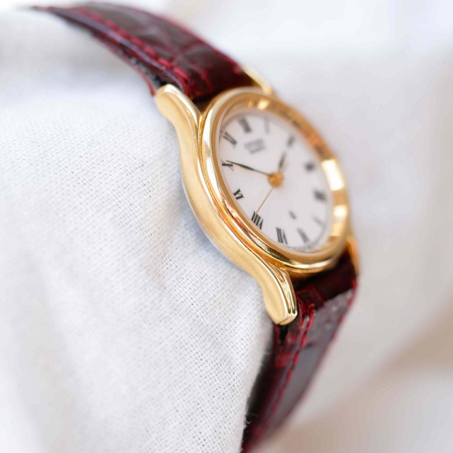 Citizen Cocktail Watch: Vintage Dainty Ladies 90s Golden with White Dial