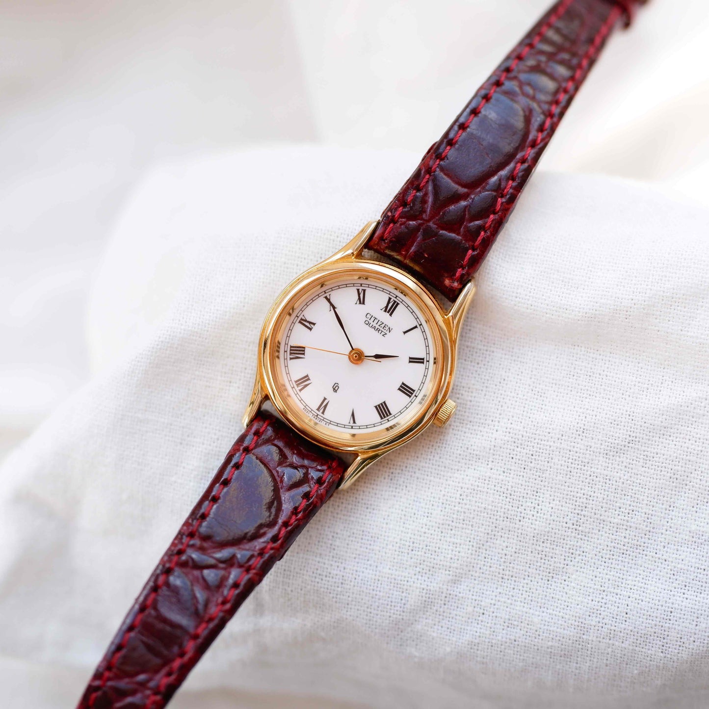 Citizen Cocktail Watch: Vintage Dainty Ladies 90s Golden with White Dial