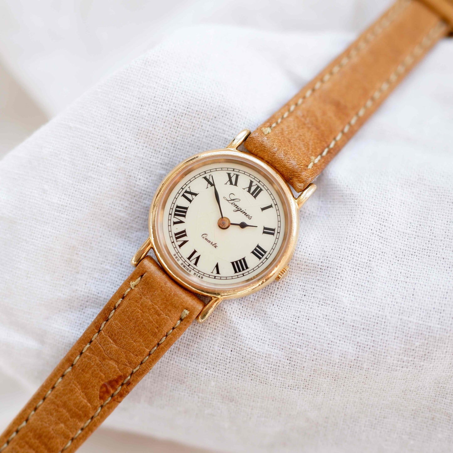 Longines Vintage Watch: Dainty Ladies 80s Golden with Ivory Dial