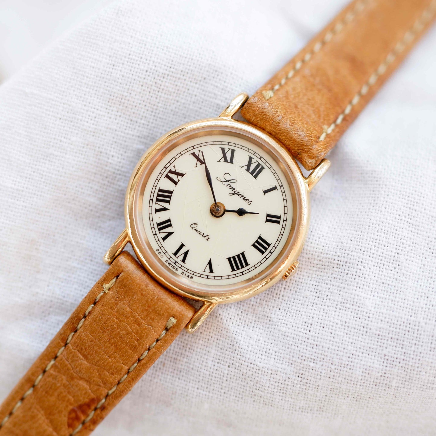 Longines Vintage Watch: Dainty Ladies 80s Golden with Ivory Dial
