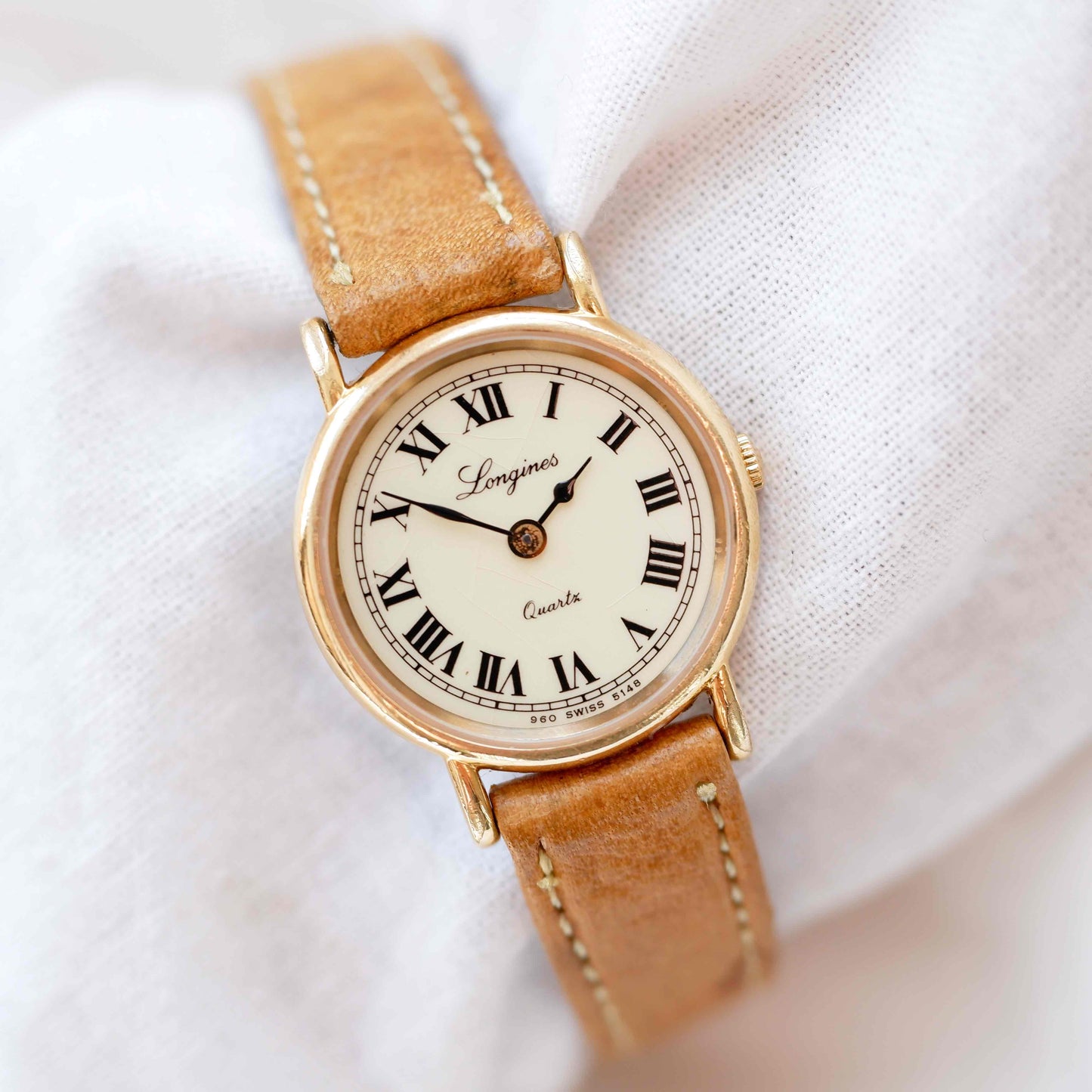 Longines Vintage Watch: Dainty Ladies 80s Golden with Ivory Dial