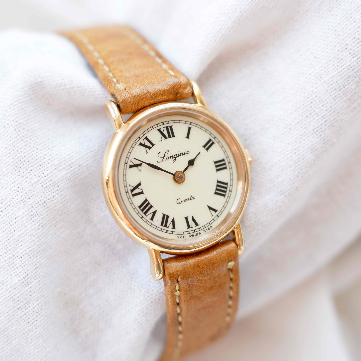 Longines Vintage Watch: Dainty Ladies 80s Golden with Ivory Dial