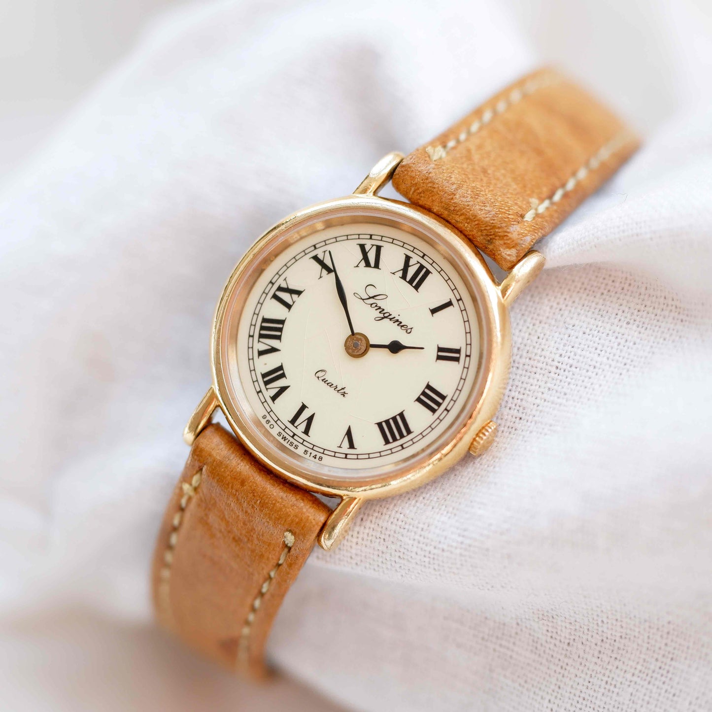 Longines Vintage Watch: Dainty Ladies 80s Golden with Ivory Dial