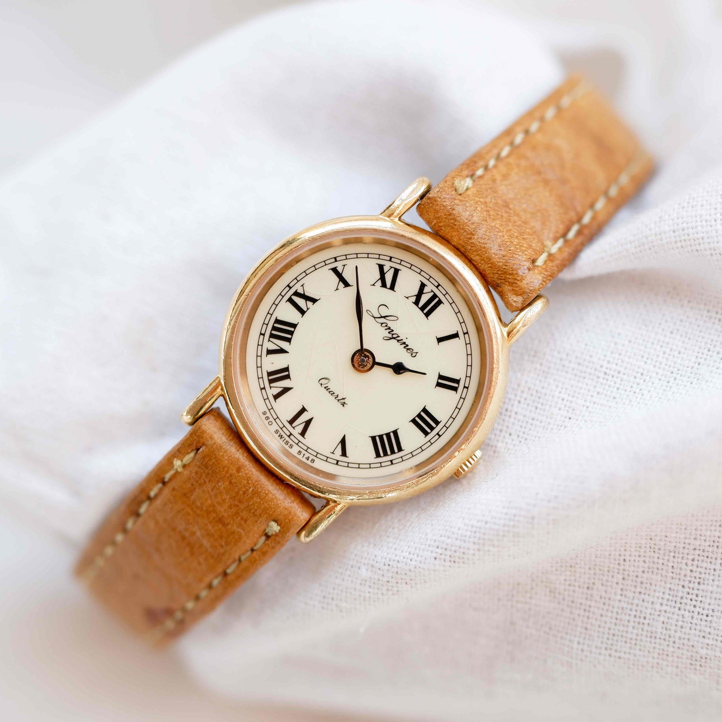 Longines Vintage Watch: Dainty Ladies 80s Golden with Ivory Dial
