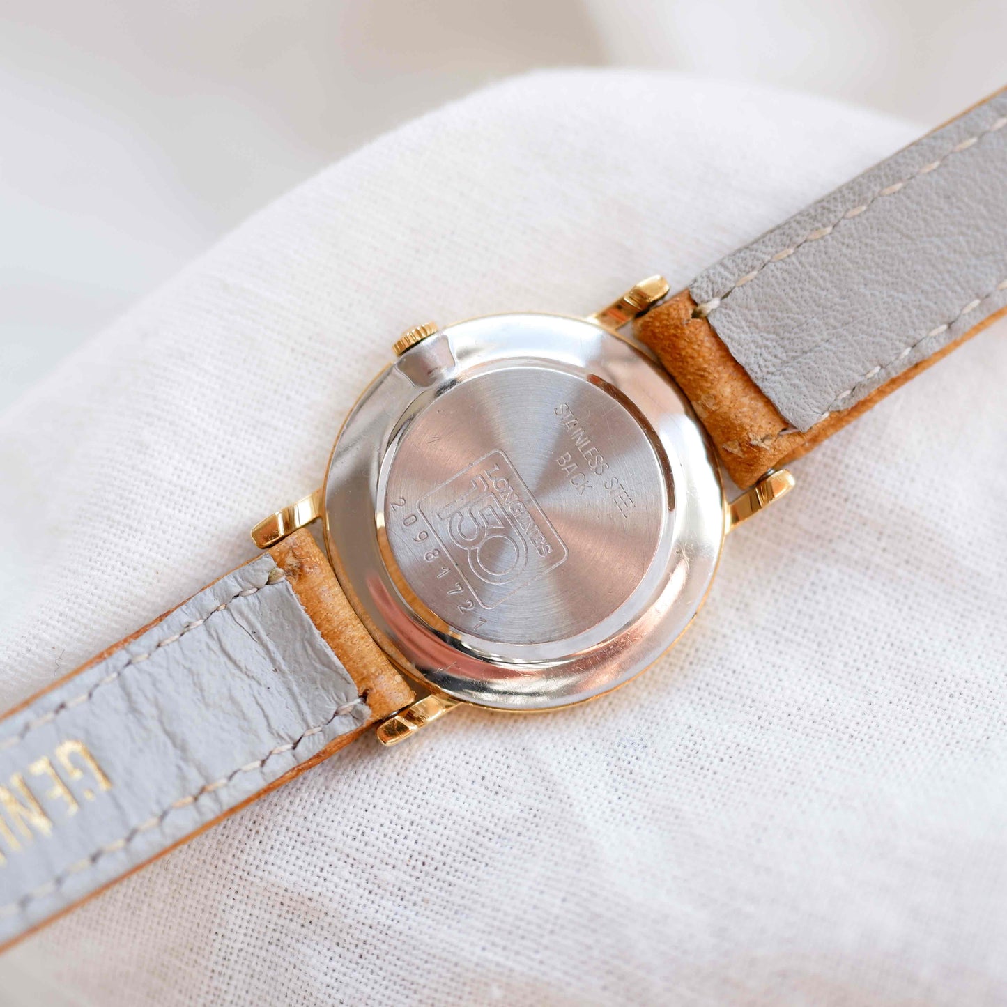 Longines Vintage Watch: Dainty Ladies 80s Golden with Ivory Dial