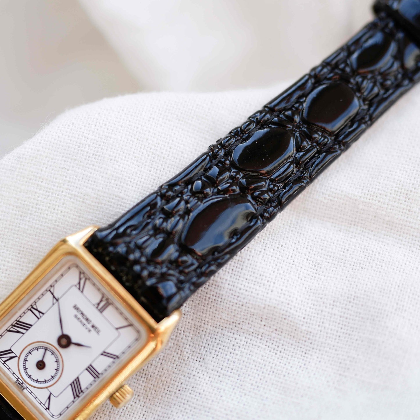 Raymond Weil Tank Style: Ladies Vintage Watch 90s Gold White Roman Dial