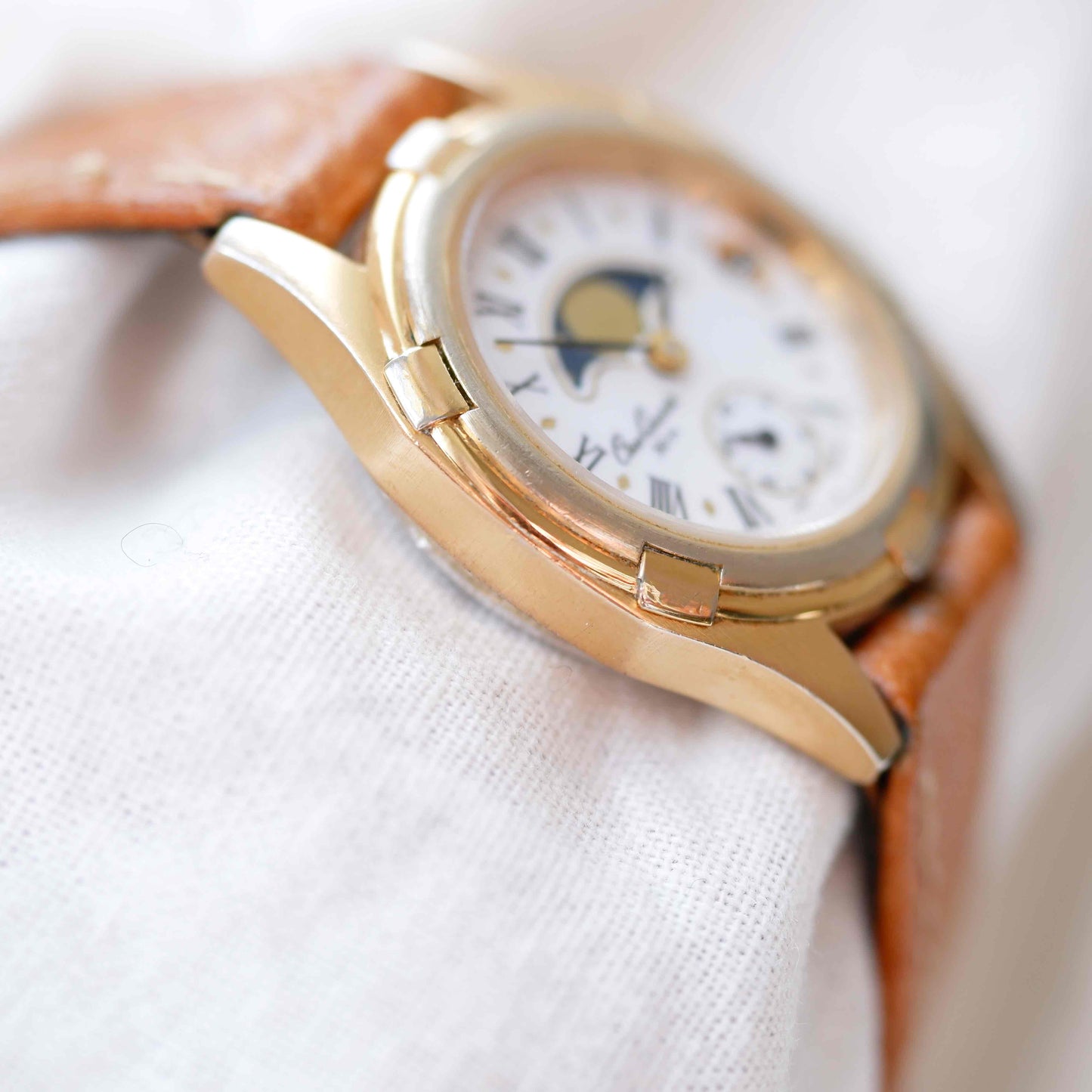 Osco Moon Phase Watch: Ladies 90s Gold with Roman Numerals Blue White Dial