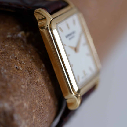 Raymond Weil Vintage Ladies Watch: 90s Golden Rectangular Style with White Dial | Side View Left