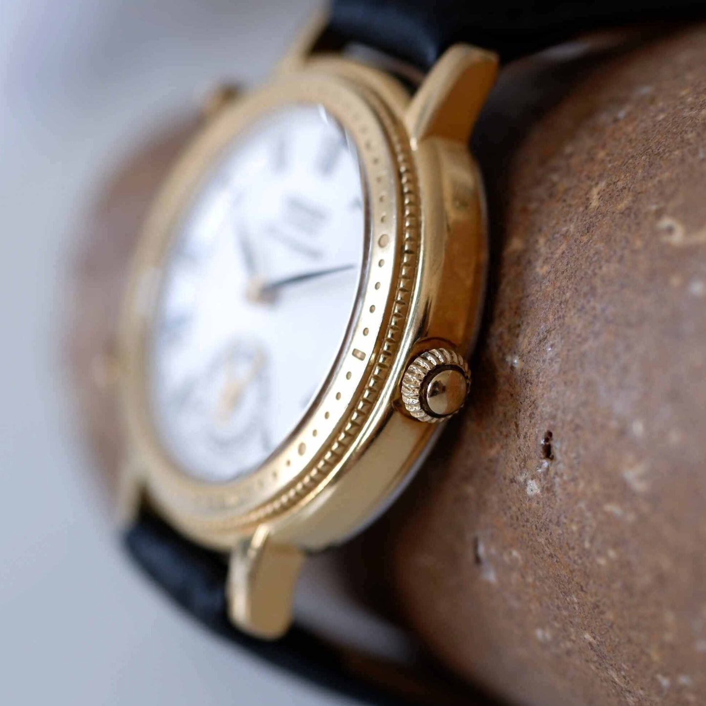 Seiko Chronograph Vintage Ladies Watch: 90s Golden with Roman Numerals | Side View Right