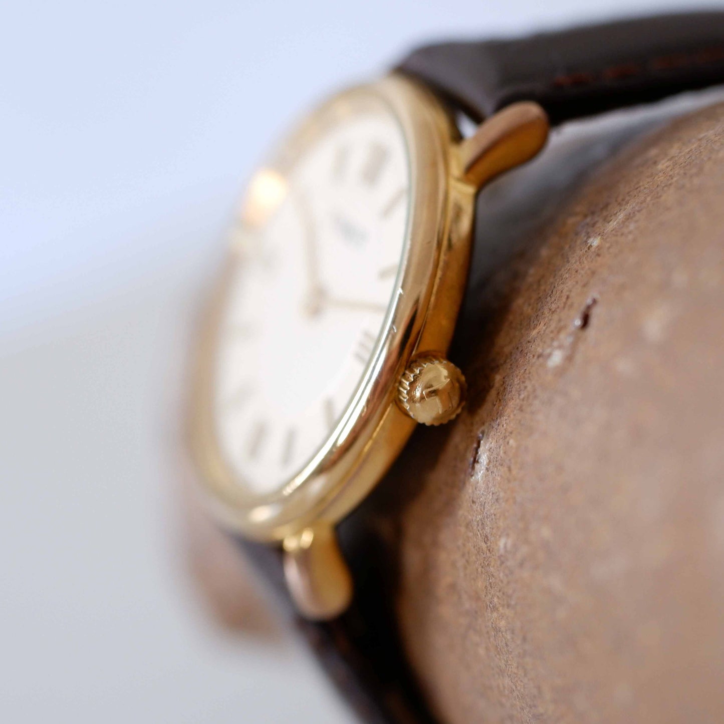 Tissot Vintage Ladies Watch: 90s Golden Iconic Classic Design with White Dial | Side View Right