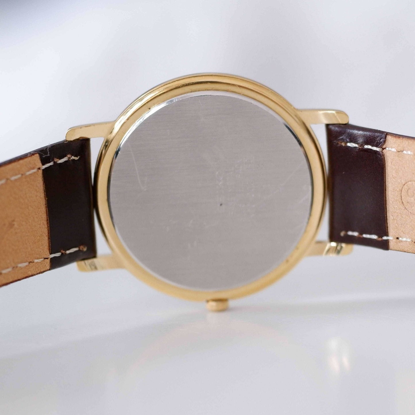 Seiko Vintage Ladies Watch: 90s Gold with Elegant Roman Numerals, Back Side