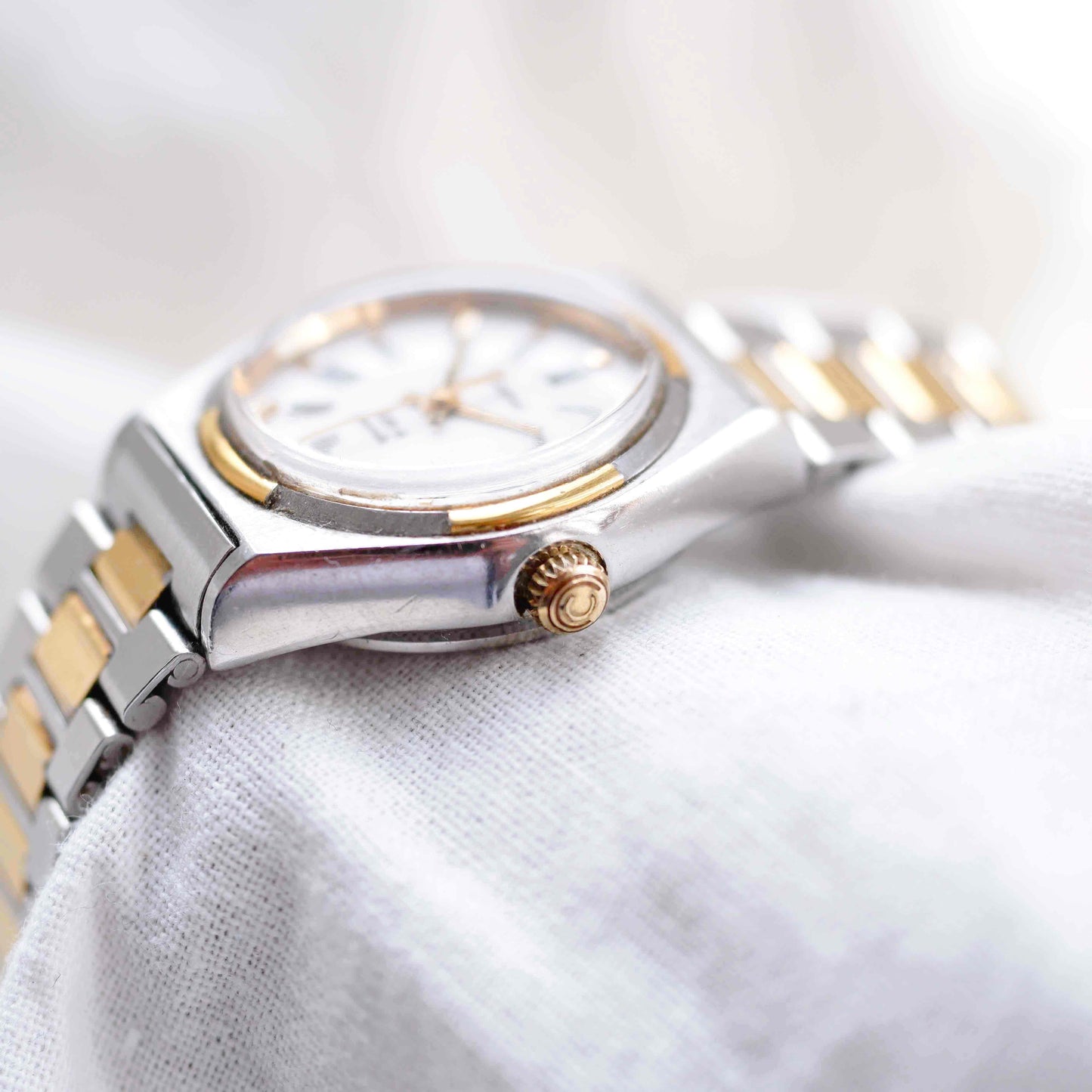 Certina Vintage DS4: Ladies Watch 80s Two Tone White Roman Dial
