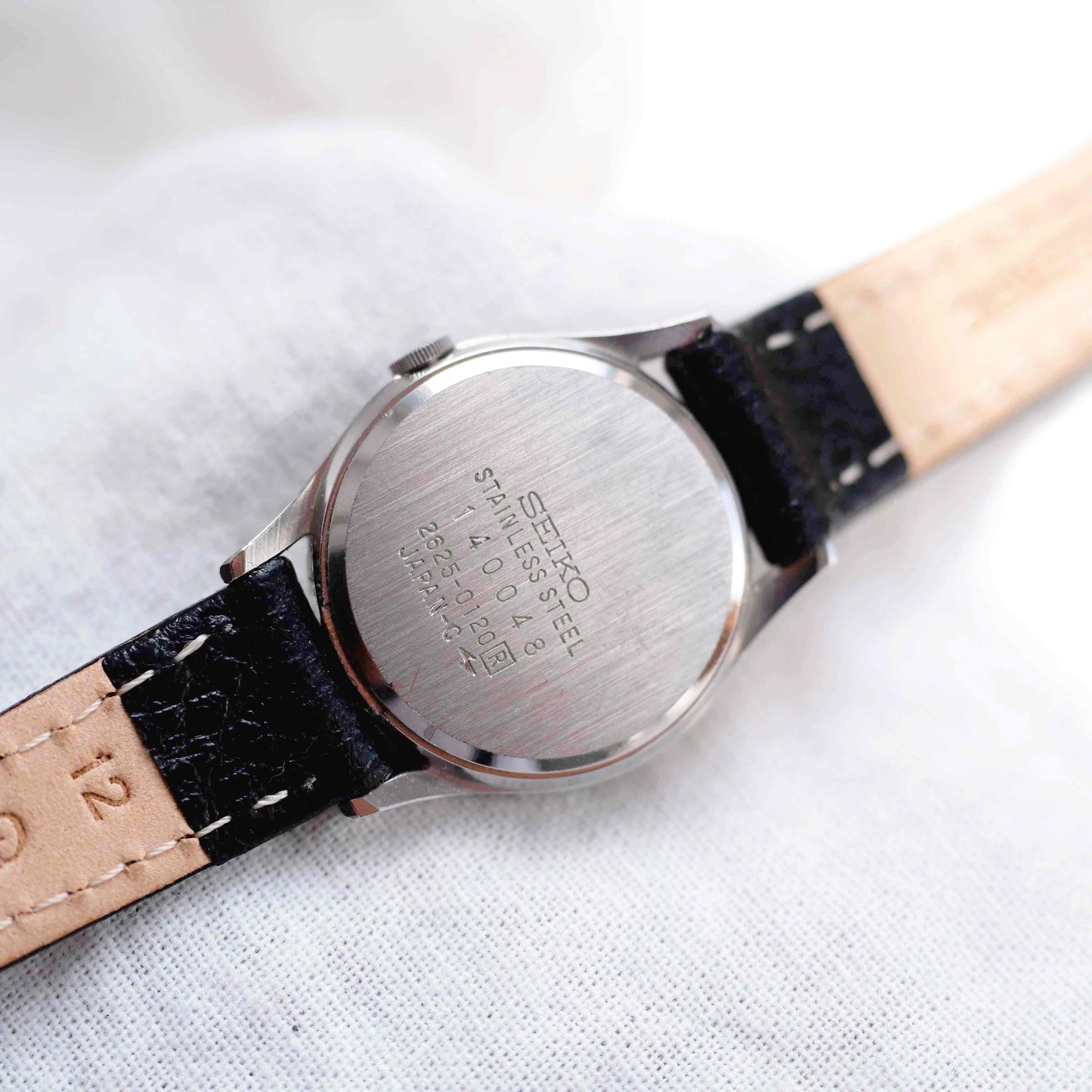 Seiko Vintage Watch: Ladies Silver 80s White Sunburst Dial