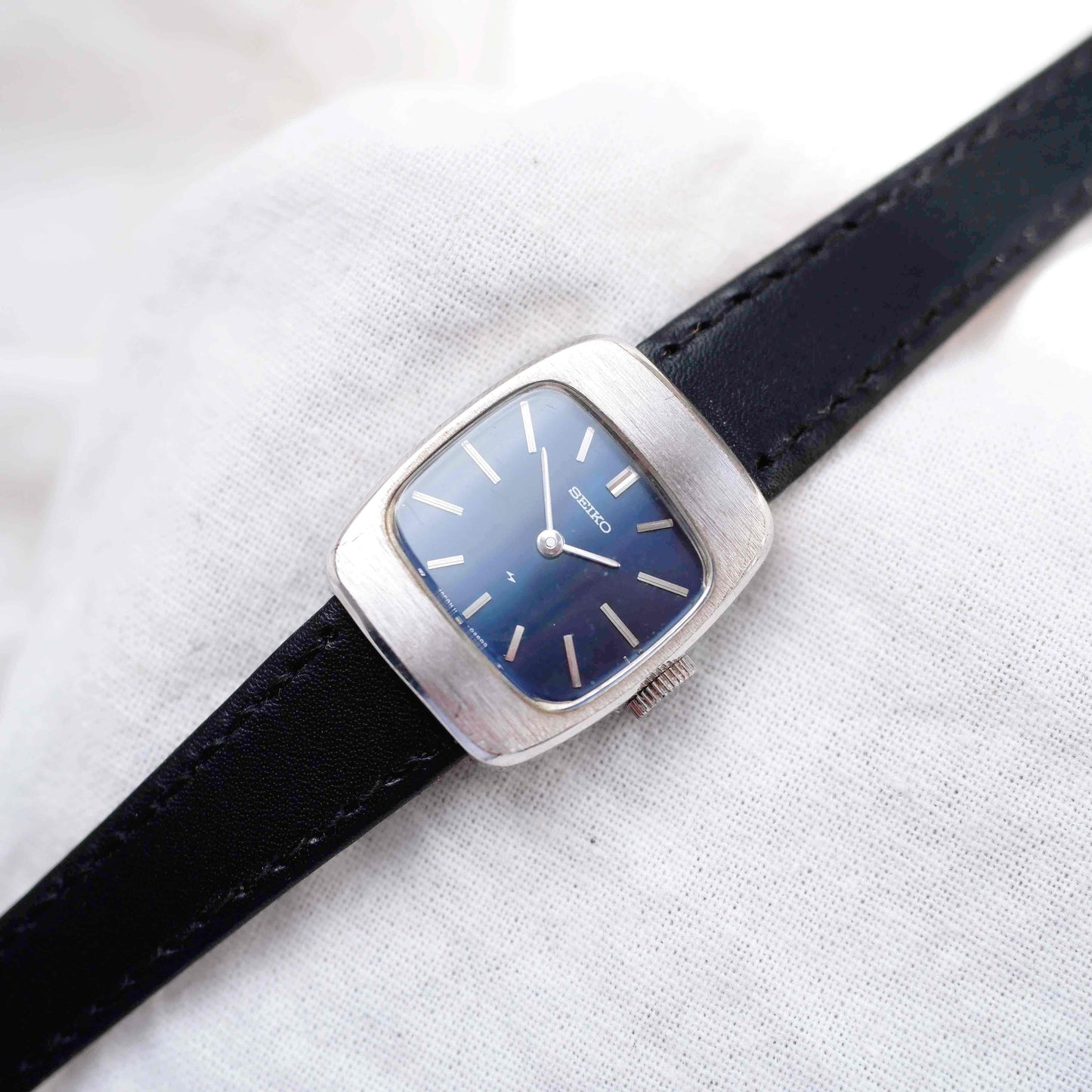 Seiko Vintage Tank: Ladies Watch Mechanical 80s Blue Sunburst Dial
