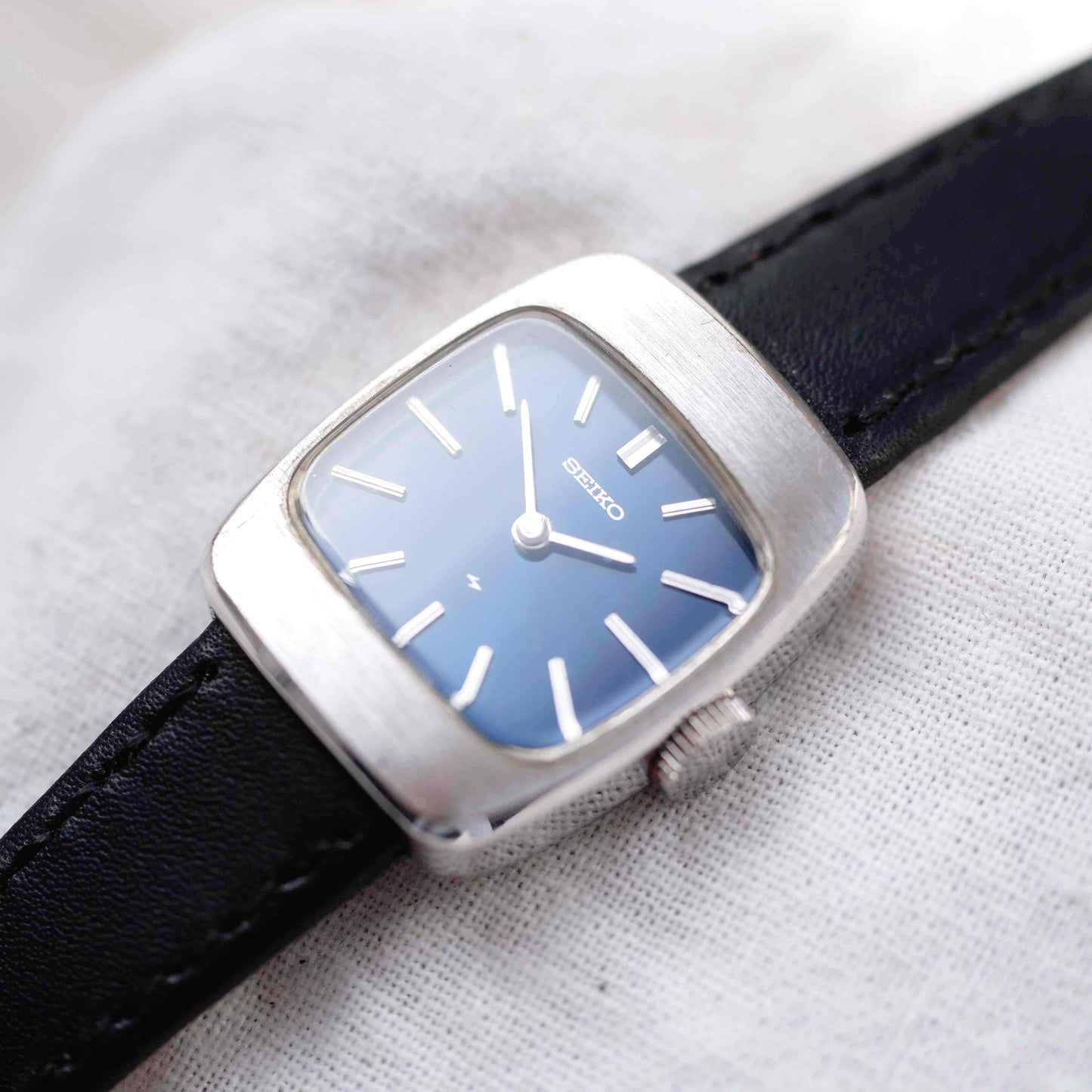 Seiko Vintage Tank: Ladies Watch Mechanical 80s Blue Sunburst Dial