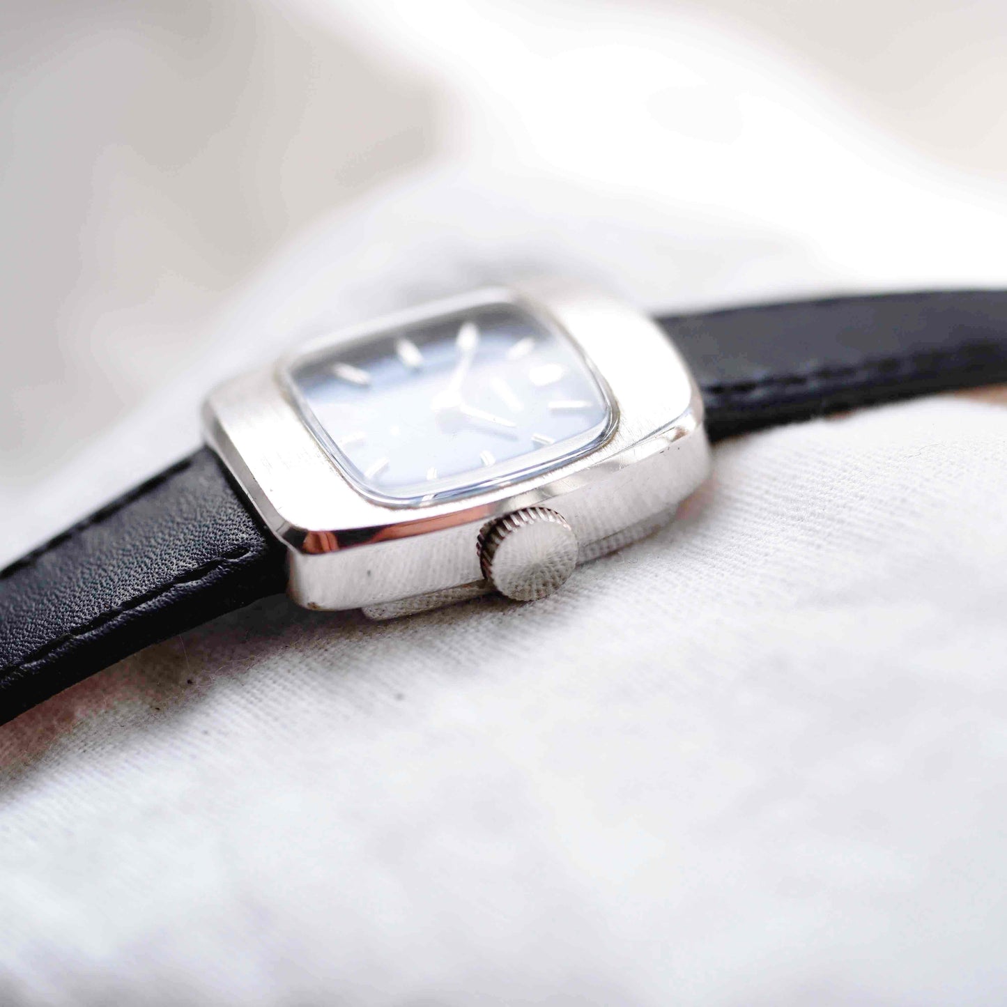 Seiko Vintage Tank: Ladies Watch Mechanical 80s Blue Sunburst Dial