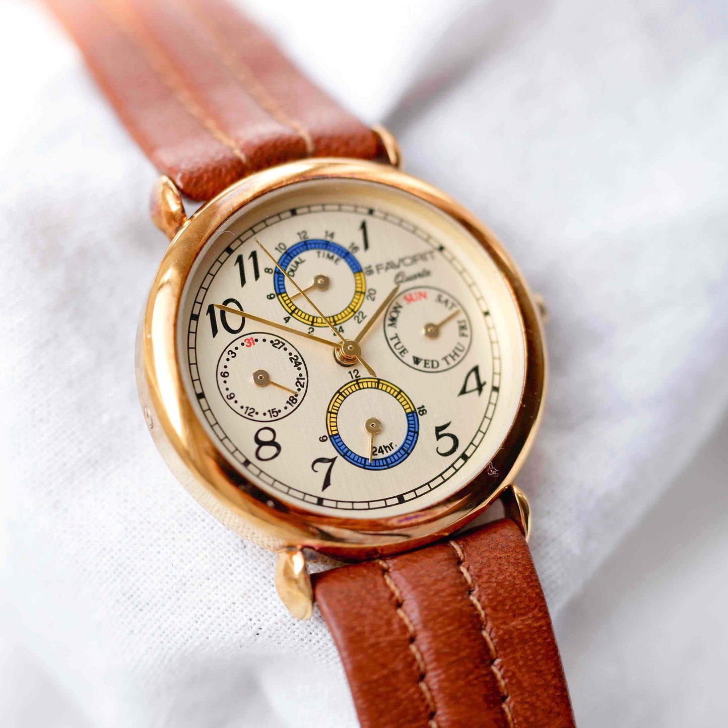 Favorit Vintage Watch: Ladies 80s Golden Champagne Dial Dual Time Day and Date NOS