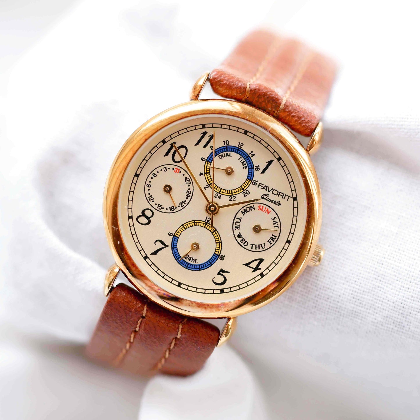 Favorit Vintage Watch: Ladies 80s Golden Champagne Dial Dual Time Day and Date NOS