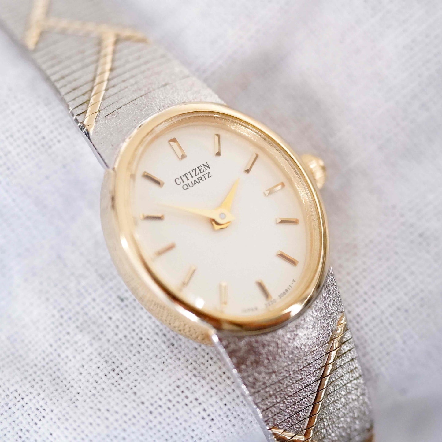 Citizen Cocktail Watch: Vintage Ladies 80s Golden Dainty with White Dial