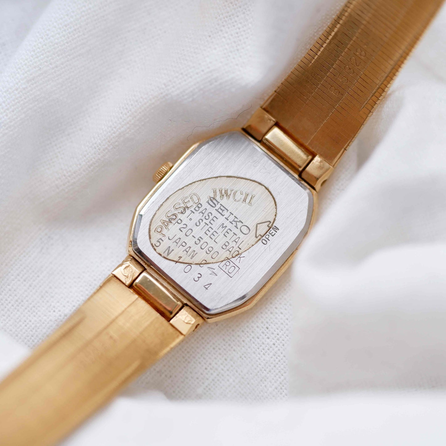 Seiko Cocktail Watch: Vintage Ladies 80s Golden with Champagne Dial