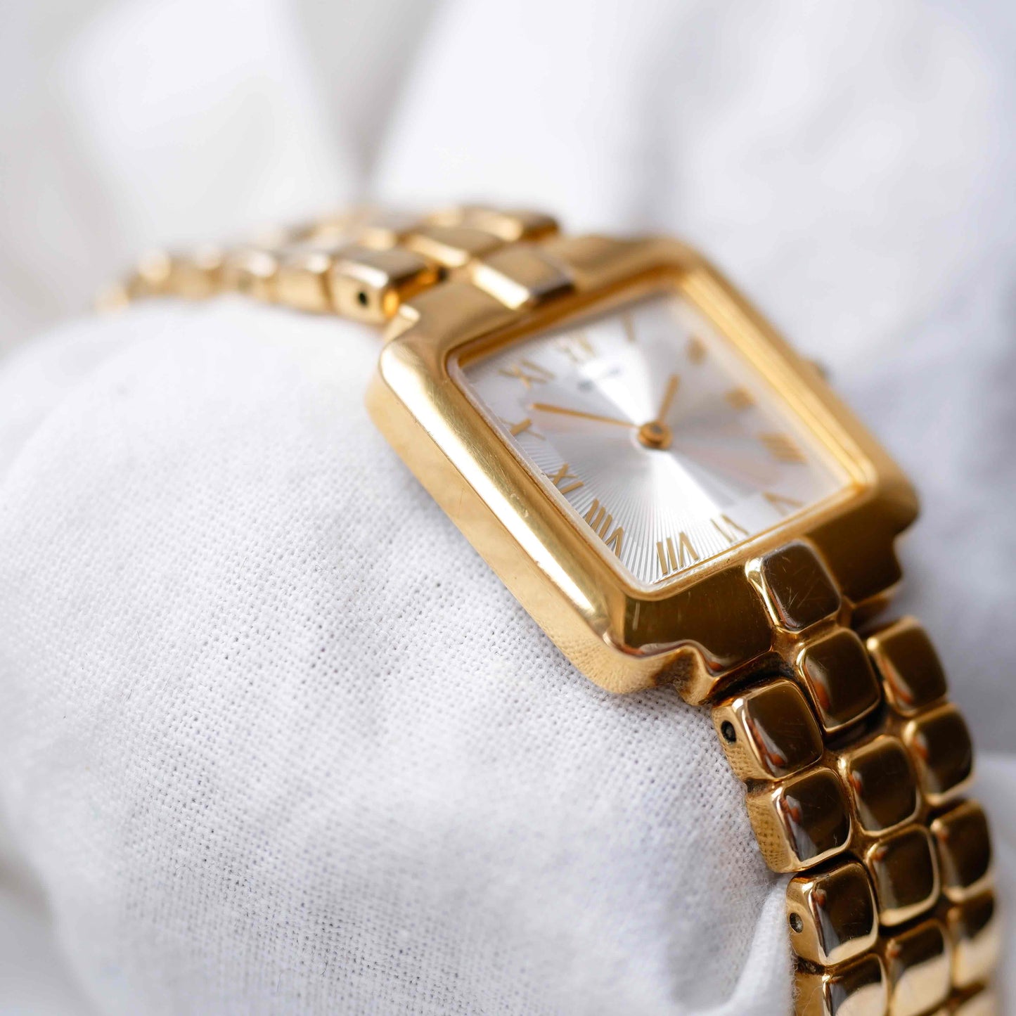 Citizen Tank Watch: Vintage Ladies 80s Golden with White Structured Dial
