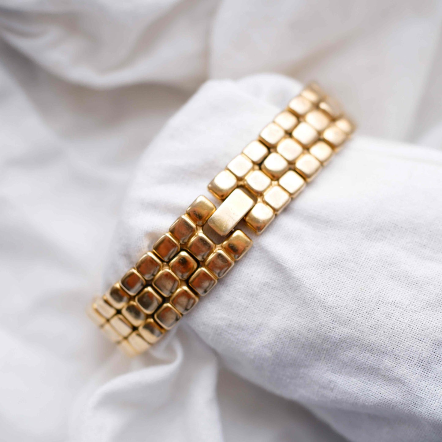 Citizen Tank Watch: Vintage Ladies 80s Golden with White Structured Dial