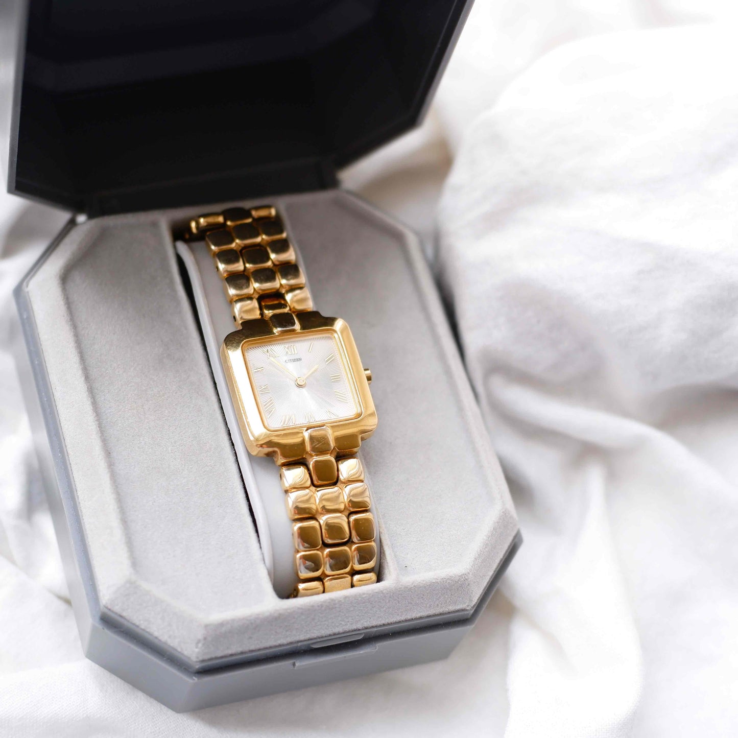 Citizen Tank Watch: Vintage Ladies 80s Golden with White Structured Dial