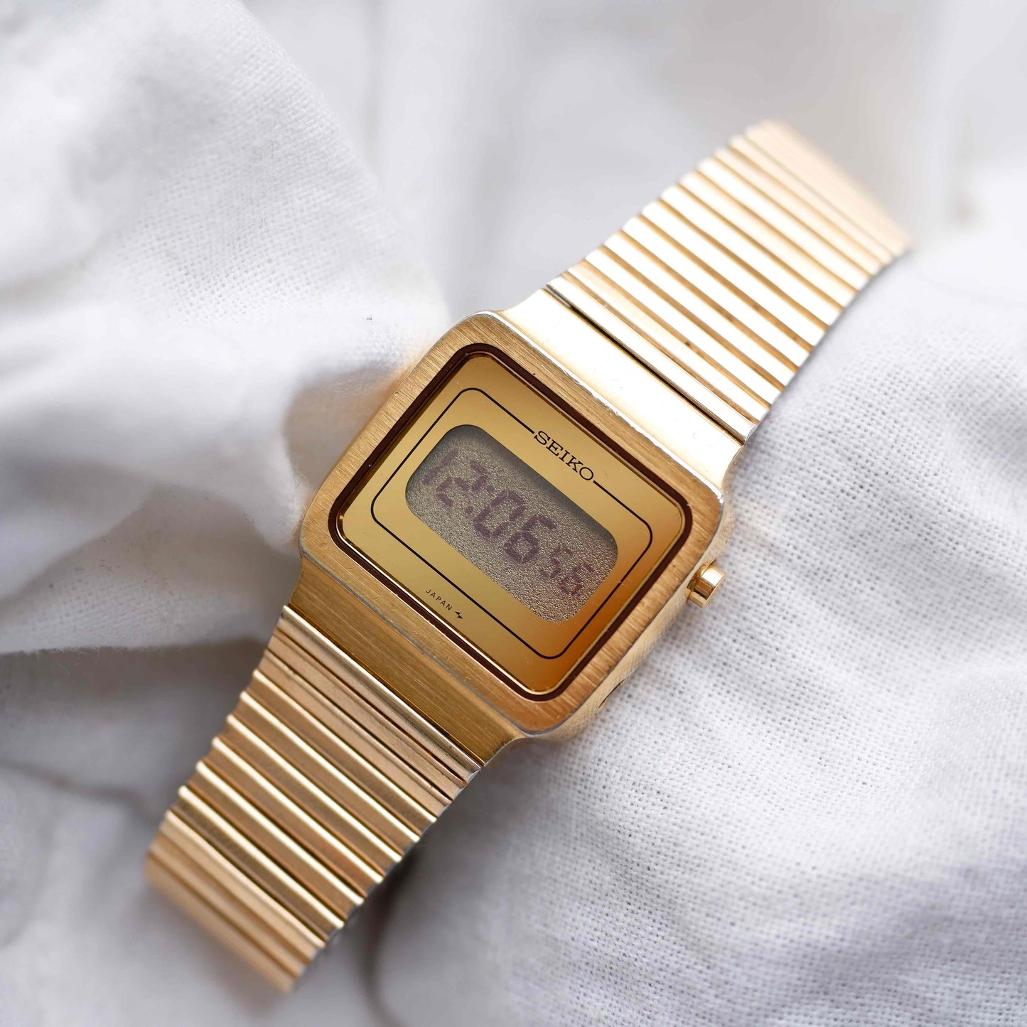 Seiko Digital Watch: Vintage Ladies 80s Golden with Digital Display