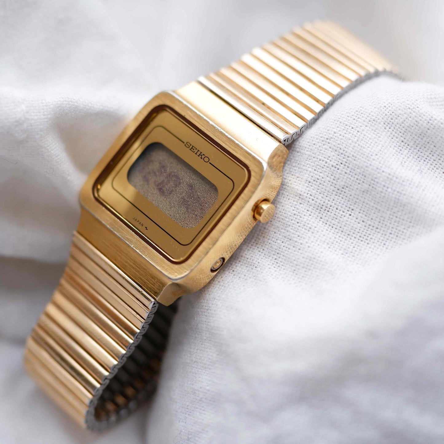 Seiko Digital Watch: Vintage Ladies 80s Golden with Digital Display