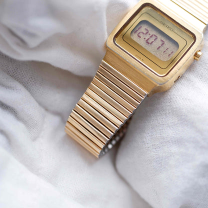 Seiko Digital Watch: Vintage Ladies 80s Golden with Digital Display