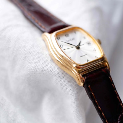 Favorit Vintage Watch: Ladies 80s Golden Rectangular with White Structured Dial